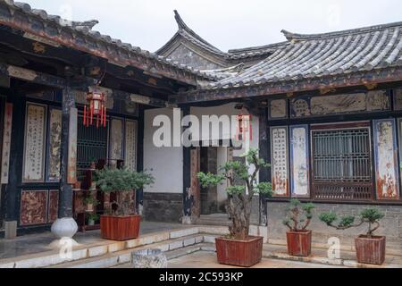 Cortile interno, Zhu Family House, Jianshui antica Città, Provincia di Yunnan in Cina Foto Stock