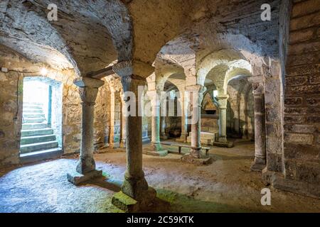 Francia, Creuse, villaggio di Ahun, 11 ° secolo cripta di Saint-Sylvain chiesa romanica Foto Stock