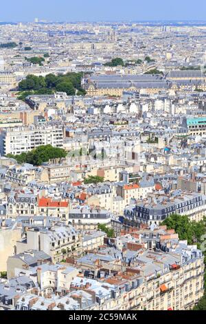 Francia, Parigi, vista dalla Torre Eiffel nel quartiere Gros-Caillou, il 7 ° arrondissement e l'Hôtel des Invalides Foto Stock