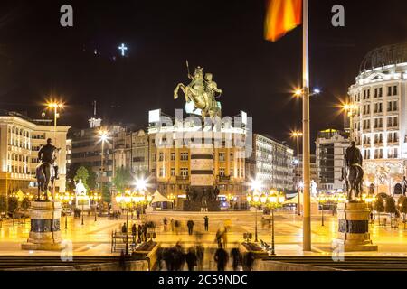 Alessandro il Grande Monumento a Skopje in una bella estate nigth, Macedonia Foto Stock