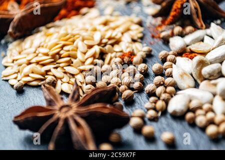 Set di spezie diverse da vicino Foto Stock