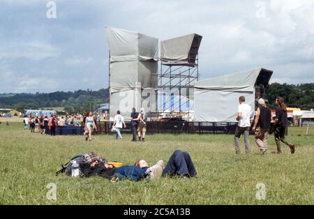 Sesk sonoro e torre di illuminazione al Glastonbury Festival 1998. Worthy Farm Somerset, Inghilterra, Regno Unito. Foto Stock