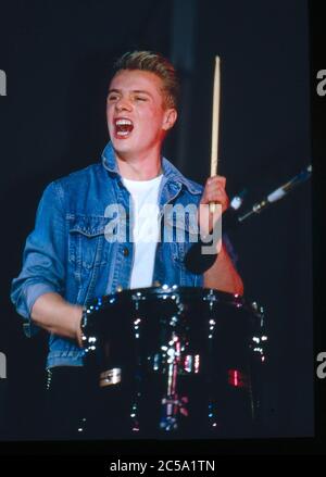 U2 esibirsi al concerto di autoaiuto in aiuto della disoccupazione in Irlanda presso lo stand RDS Anglesea, Ballsbridge, Dublino, Irlanda 17 maggio 1986: Larry Mul Foto Stock