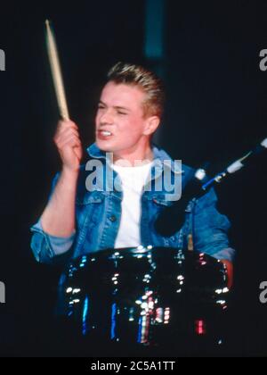 U2 esibirsi al concerto di autoaiuto in aiuto della disoccupazione in Irlanda presso lo stand RDS Anglesea, Ballsbridge, Dublino, Irlanda 17 maggio 1986: Larry Mul Foto Stock