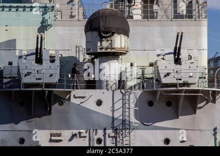 LONDRA, REGNO UNITO - 15 SETTEMBRE 2019. Il paesaggio urbano di Londra attraversa il Tamigi con vista sul museo della nave da guerra HMS Belfast e sul grattacielo Fenchurch Street wi Foto Stock