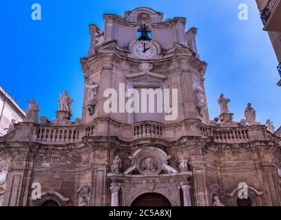 La Chiesa dell'ANIME Sante del Purgatorio è la sede dei Misteri, 20 sculture in legno a grandezza naturale che descrivono la Passione di Cristo, Trapani, Sicilia, Italia Foto Stock