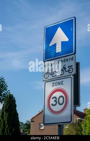 Cartello stradale olandese a senso unico Foto Stock