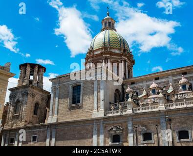 Chiesa barocca siciliana di San Giuseppe dei Teatini, situata nei pressi dei quattro Canti, costruita agli inizi del XVII secolo, Palermo, Sicilia, Italia Foto Stock