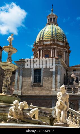 Fontana fiorentina, Fontana Pretoria, costruita da Francesco Camilliani a Firenze nel 1554, trasferita nel 1574, Piazza Pretoria, Palermo, Sicilia, Italia Foto Stock