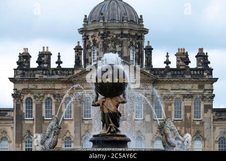 Castle Howard, Atlas Fountain nel North Yorkshire Foto Stock