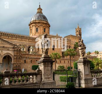 La Cattedrale di Palermo è uno dei monumenti architettonici più importanti della Sicilia; costruita nel 1184 dai Normanni su una Moschea musulmana, Sicilia, Italia Foto Stock