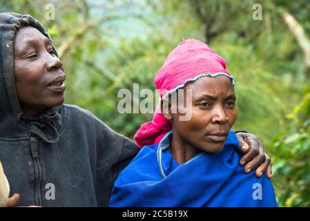 Visita alla cooperativa di caffè Gashonga nella regione del lago Kivu in Ruanda Foto Stock