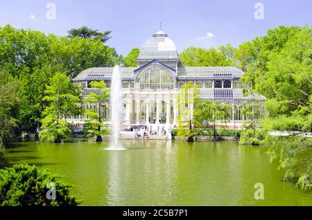 Il palazzo di cristallo (Palacio de Cristal) nel Parco del Retiro,Madrid, Spagna. Foto Stock