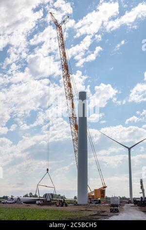Costruzione di turbine eoliche, Indiana, USA, di James D Coppinger/Dembinsky Photo Assoc Foto Stock