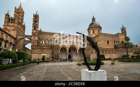 La Cattedrale di Palermo è uno dei monumenti architettonici più importanti della Sicilia; costruita nel 1184 dai Normanni su una Moschea musulmana, Sicilia, Italia Foto Stock