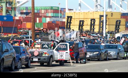 Oakland, CA - 19 giugno 2020: Lavoratori al porto di Oakland si sono radunati per Juneteicentee e chiedono la riforma della polizia. Migliaia di persone hanno marciato per le strade o Foto Stock