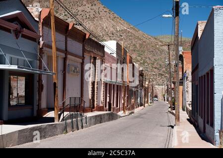 Vista della vecchia Clifton, Arizona, lungo la storica Chase Creek Street, sede dell'originale città mineraria del rame Foto Stock