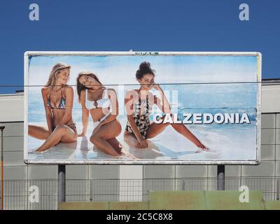 TORINO, ITALIA - CIRCA GIUGNO 2020: Magazzino Calzedonia Foto Stock