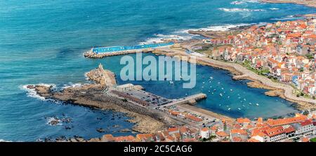 Città turistica e di pesca di UNA Guarda vista dal Villaggio Celtico di Santa Tecla Foto Stock