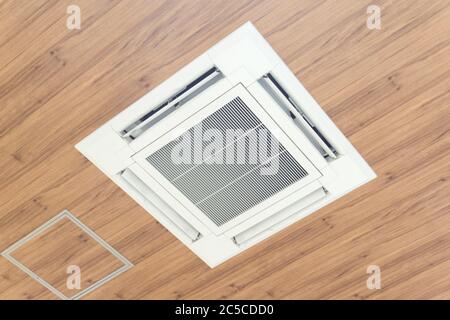 Montato a soffitto di tipo cassetta condizionatore aria Foto Stock