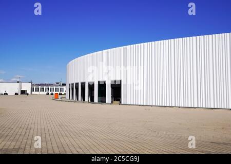 Questo stabilimento di produzione è stato progettato dagli architetti giapponesi SANAA, Vitra Campus dal 2010, Weil am Rhein, Germania. Foto Stock