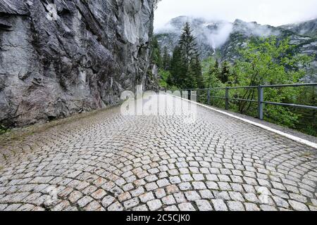 Antico tratto del passo Grimselnelle Alpi svizzere che collega l'Oberland Bernese con l'Alto Vallese, Svizzera Foto Stock