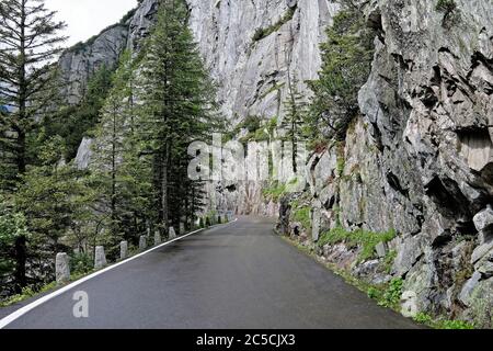 Antico tratto del passo Grimselnelle Alpi svizzere che collega l'Oberland Bernese con l'Alto Vallese, Svizzera Foto Stock