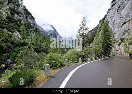 Antico tratto del passo Grimselnelle Alpi svizzere che collega l'Oberland Bernese con l'Alto Vallese, Svizzera Foto Stock