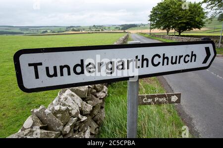 Chiesa di Tundergarth e stanza della memoria di fronte al campo dove il cono del naso del volo Pan am 103 si è schiantato in Lockerbie, Dumfriesshire Foto Stock