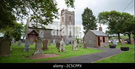 Chiesa di Tundergarth e stanza della memoria di fronte al campo dove il cono del naso del volo Pan am 103 si è schiantato in Lockerbie, Dumfriesshire Foto Stock