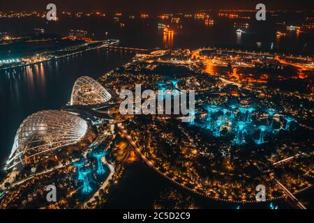 foto aerea dei giardini e delle cupole e del porto di singapore Foto Stock