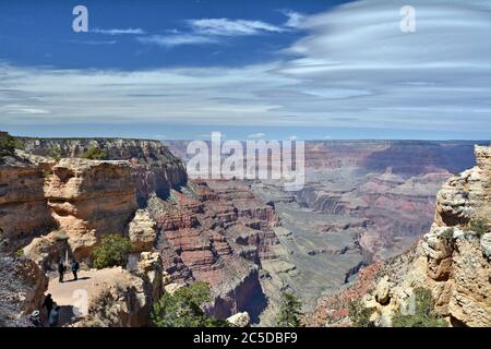 Percorso Kaibab sud nel fondo del Grand Canyon. Paesaggio panoramico Foto Stock