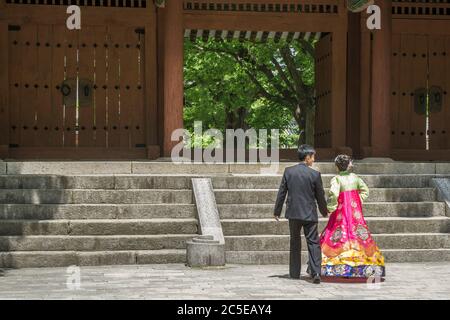 Matrimonio coppia nel Parco vicino Kaesong, Corea del Nord Foto Stock