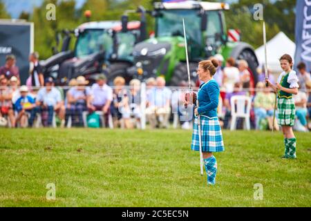 Ballerini delle Highland che si esibiscono al Bucks County Show 2019 a Weedon Park vicino Aylesbury Foto Stock