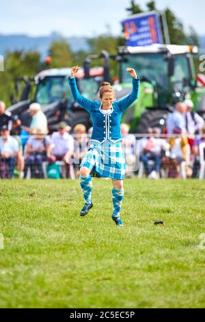 Ballerini delle Highland che si esibiscono al Bucks County Show 2019 a Weedon Park vicino Aylesbury Foto Stock