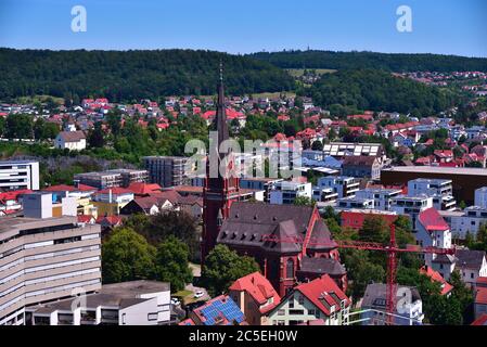 Guardando giù dal Castello di Hellenstein alla città Heidenheim in una mattina Sunny estate, Alb Svevo, Germania, Europa, Viaggi Foto Stock