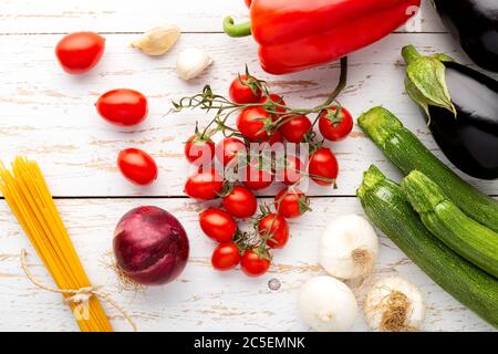 Composizione di verdure e pasta Foto Stock