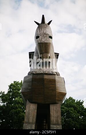 Cavallo di Troia. Monumento rappresentativo. Il monumento storico nella città storica di Troy. Foto Stock