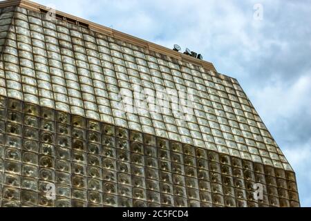 Praga, Cechi, 02 luglio 2020 - dettaglio del nuovo Teatro Nazionale di Praga, il nuovo palcoscenico Foto Stock