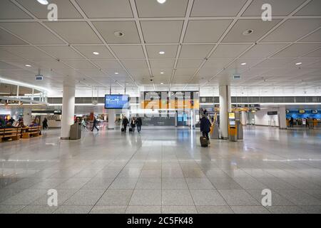 MONACO, GERMANIA - CIRCA GENNAIO 2020: Scatto interno dell'aeroporto di Monaco. Foto Stock