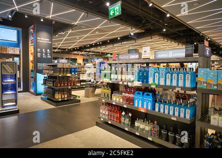 MONACO, GERMANIA - CIRCA GENNAIO 2020: Duty free all'aeroporto di Monaco. Foto Stock