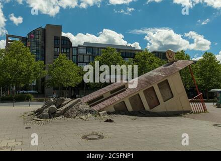 Stazione della metropolitana Bockenheimer Warte, entrata sotto forma di un vecchio tram, Francoforte, Germania Foto Stock