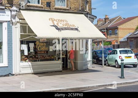 'Pows for coffee' cafe', High Street, Hampton Hill, Borough of Richmond-upon-Thames, Greater London, England, Regno Unito Foto Stock