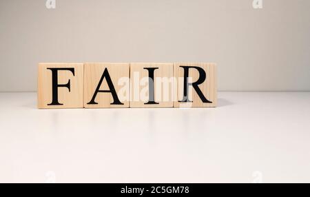 Parola giusta da cubi di legno. Informazioni sui termini di legge. Foto Stock