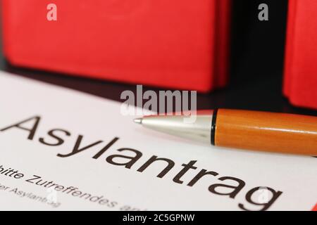 Symbolbild: Formular auf Asylantrag in Deutschland Foto Stock