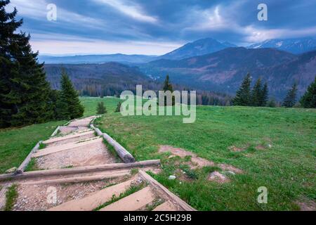 Parco Nazionale dei Monti Tatra dal sentiero per Gesia Szyja. Zakopane, Polonia minore, Polonia. Foto Stock