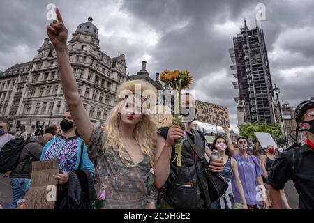 Centinaia di persone si uniscono alla protesta Black Trans Lives Matter a Londra, Regno Unito. Foto Stock