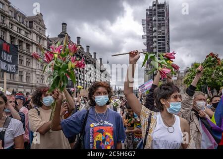 Centinaia di persone si uniscono alla protesta Black Trans Lives Matter a Londra, Regno Unito. Foto Stock