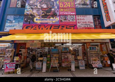 Akihabara, Giappone - 14 giugno 2020: Un negozio di manga si apre ad Akihabara. Foto Stock