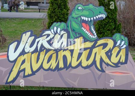 Belgrado / Serbia - 3 marzo 2019: Parco a tema dei dinosauri Jurassic Adventure nella fortezza di Belgrado Kalemegdan a Belgrado Serbia Foto Stock